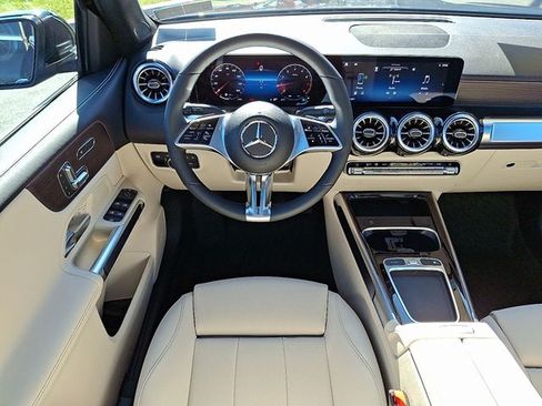 Used 2026 Mercedes-Benz GLB 250 4MATIC image 10