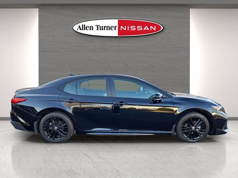 Used 2026 Toyota Camry SE image 5