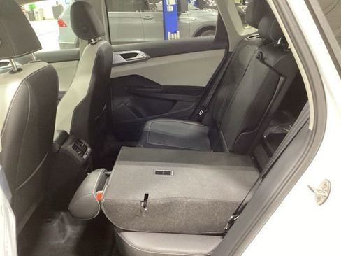 Certified 2025 Volkswagen Taos SE image 16