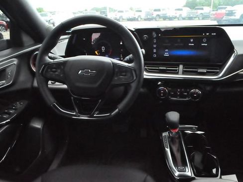 Used 2025 Chevrolet Trax RS w/ Driver Confidence Package FWD image 17