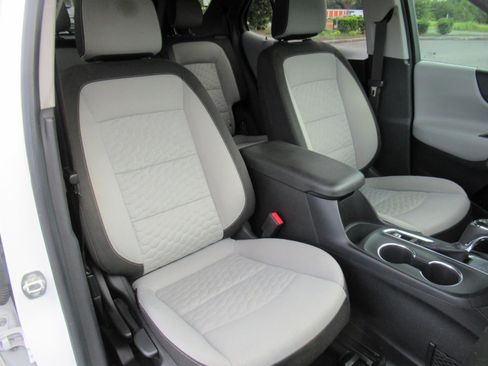 Used 2018 Chevrolet Equinox LT FWD image 9