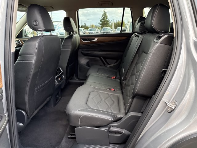 Used 2025 Volkswagen Atlas SE AWD/4WD image 14