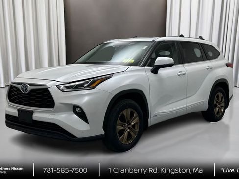 Used 2023 Toyota Highlander Bronze Edition image 1