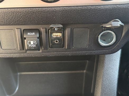 Used 2018 Toyota Tacoma SR5 image 27