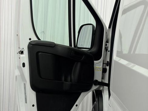 Used 2024 RAM ProMaster 2500 w/ Convenience Group image 10