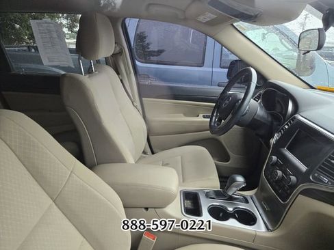 Used 2020 Jeep Grand Cherokee Laredo RWD image 8