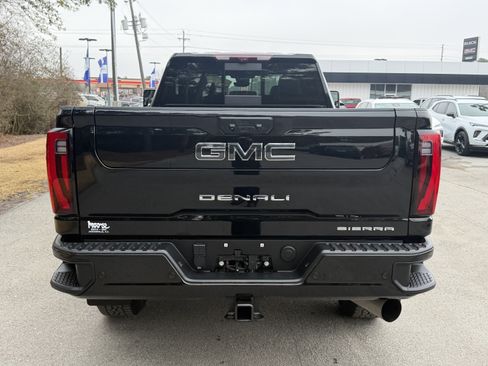 Used 2024 GMC Sierra 3500 Denali Ultimate image 9