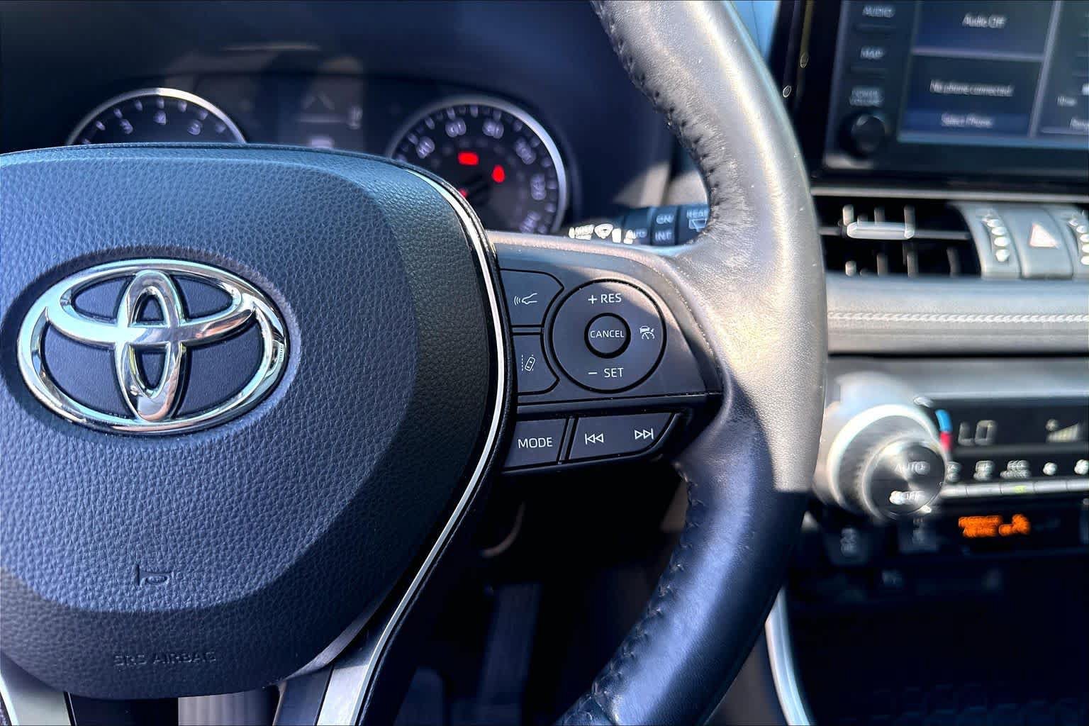 Used 2019 Toyota RAV4 XLE Premium w/ Cold Weather Package AWD/4WD image 25