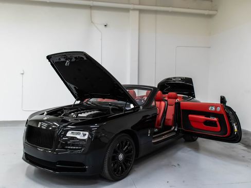 Used 2020 Rolls-Royce Dawn RWD image 32