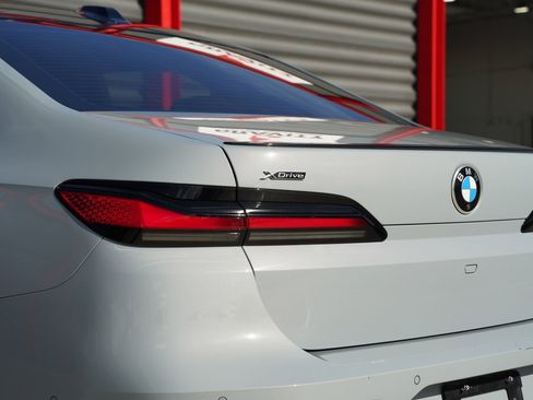 Used 2023 BMW 760i xDrive AWD/4WD image 16
