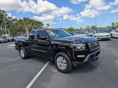 Used 2022 Nissan Frontier SV RWD image 2