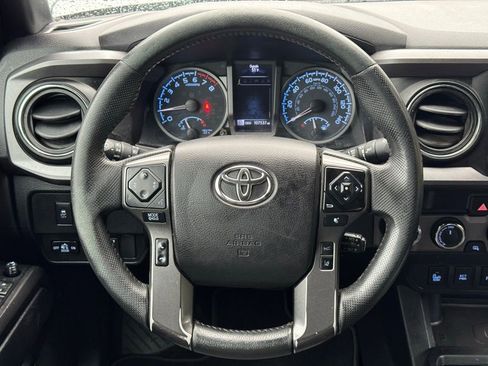 Used 2021 Toyota Tacoma TRD Off-Road w/ Technology Package AWD/4WD image 13