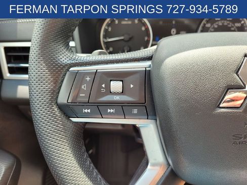 Used 2023 Mitsubishi Outlander SE image 34