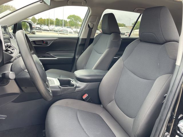 Used 2025 Toyota RAV4 LE AWD/4WD image 23
