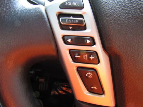 Used 2018 Nissan Titan SV image 13