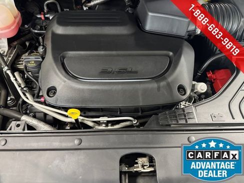 Used 2023 Chrysler Pacifica Touring-L image 7