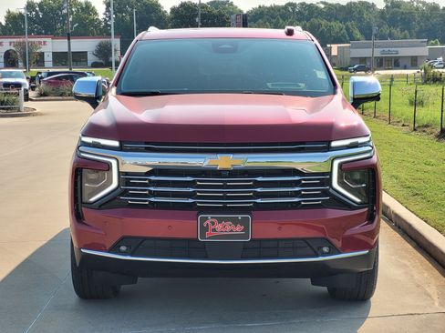 New 2026 Chevrolet Suburban Premier image 2