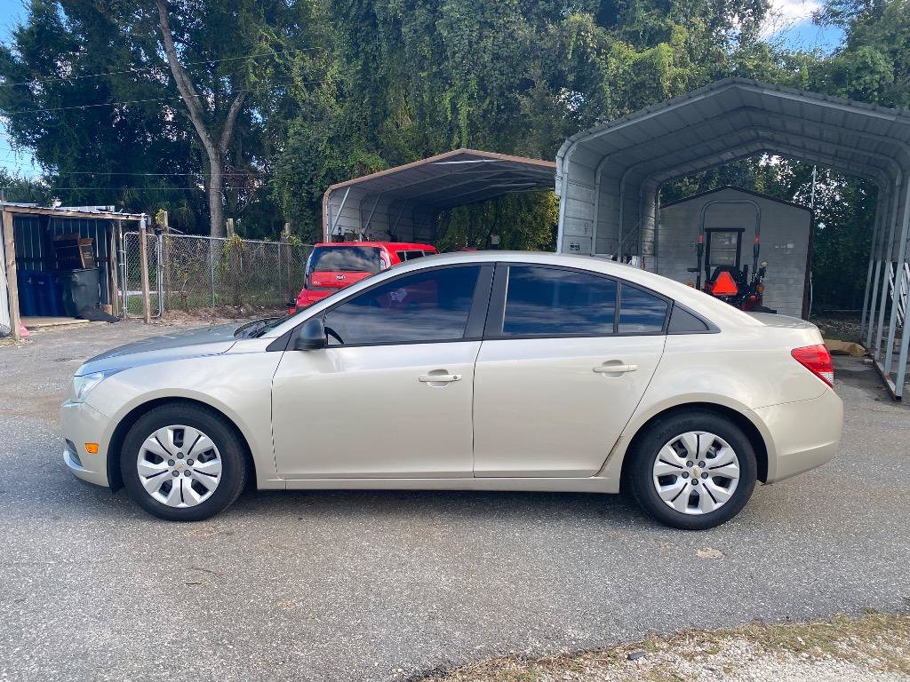 Used 2014 Chevrolet Cruze LS FWD image 1