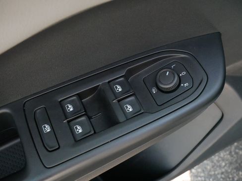 Certified 2023 Volkswagen Taos SE w/ Panoramic Sunroof Package AWD/4WD image 19