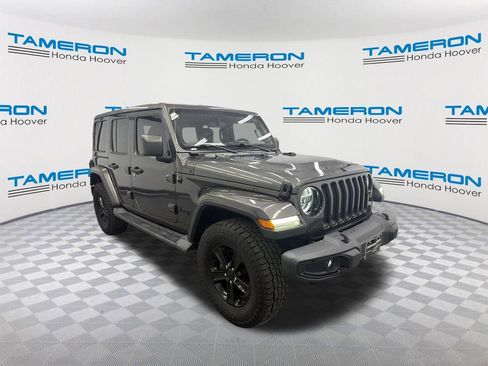 Used 2019 Jeep Wrangler Unlimited Sahara image 7