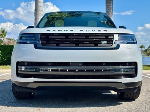 Used 2025 Land Rover Range Rover SE AWD/4WD image 3