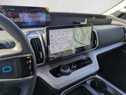 New 2026 Ford Expedition Active image 11