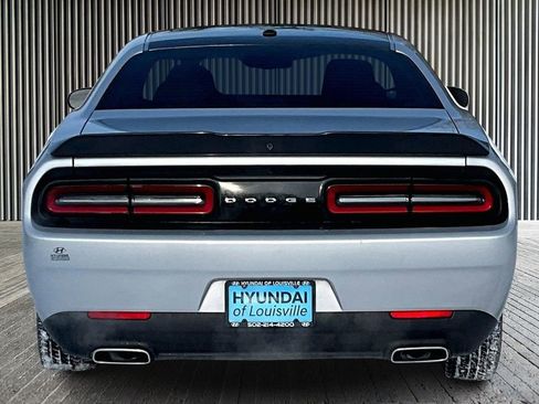Used 2022 Dodge Challenger SXT image 5