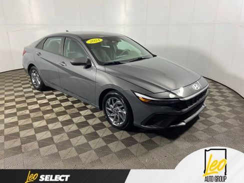 Used 2024 Hyundai Elantra SEL FWD image 4