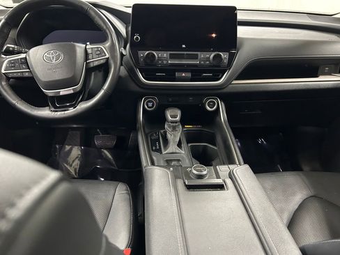 Used 2024 Toyota Grand Highlander Platinum AWD/4WD image 16