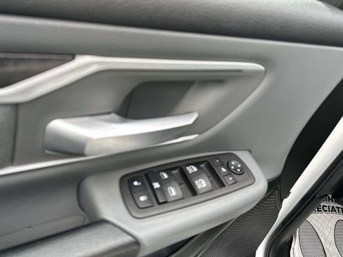Used 2023 RAM 1500 Big Horn AWD/4WD image 9