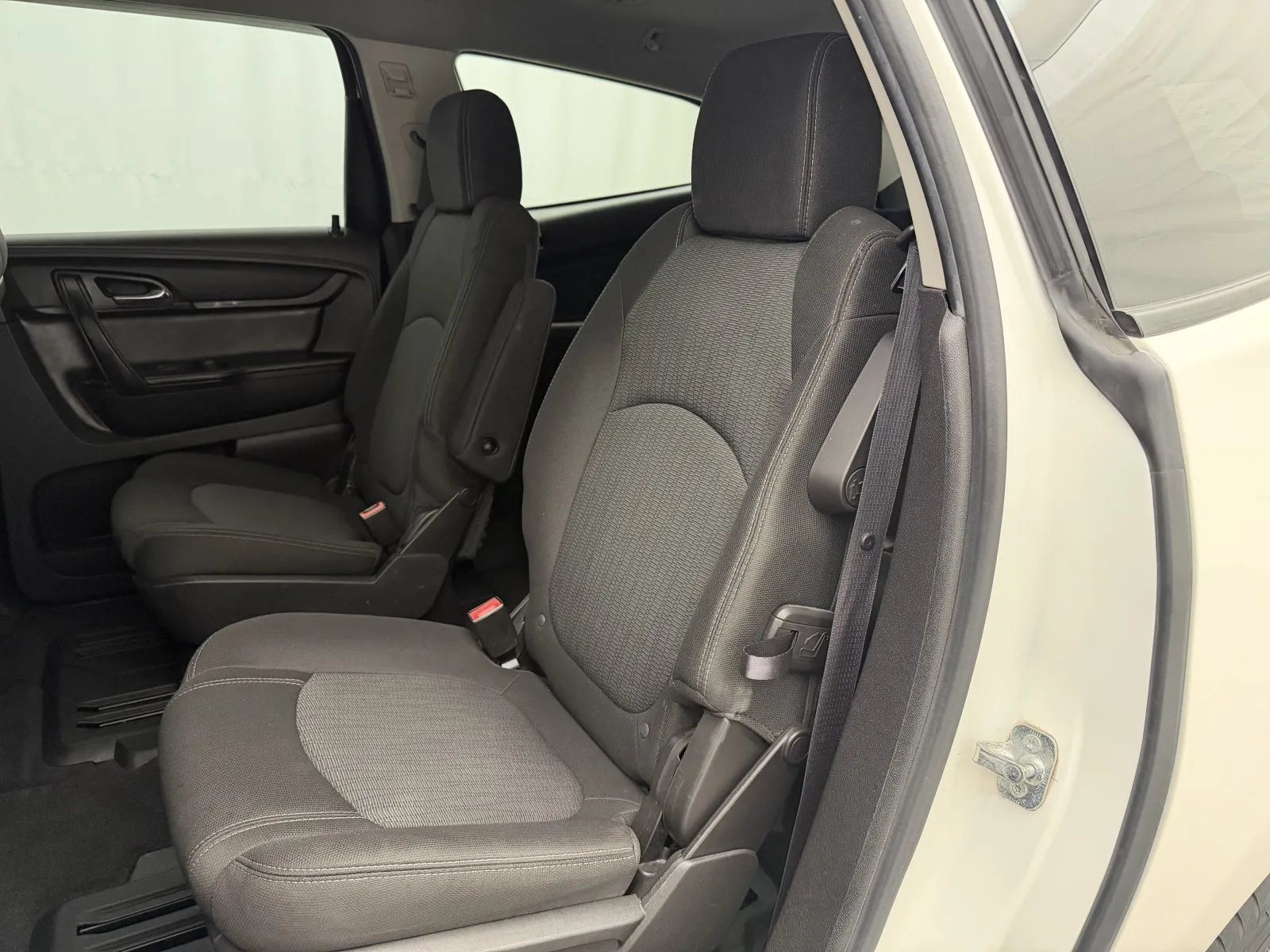 Used 2015 Chevrolet Traverse LT w/ Style and Technology Package FWD image 24
