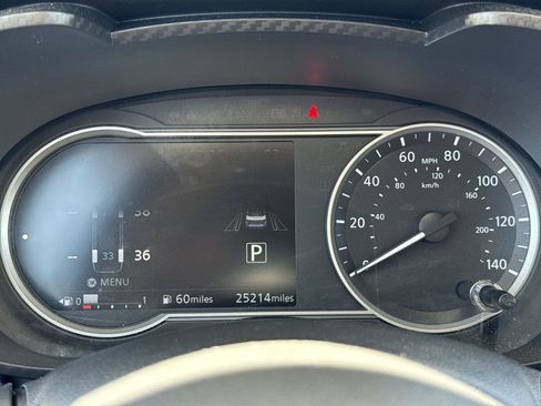 Used 2025 Nissan Versa SV FWD image 10