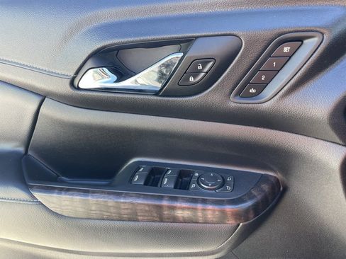 Used 2023 GMC Acadia Denali w/ Trailering Package image 18