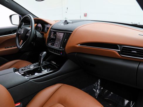 Certified 2023 Maserati Levante GT AWD/4WD image 13