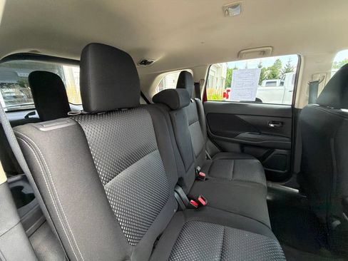 Used 2018 Mitsubishi Outlander SE AWD/4WD image 33