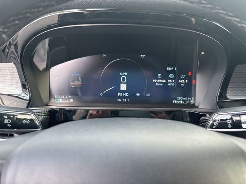 Used 2024 Lincoln Corsair AWD w/ Equipment Group 101A image 4