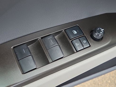 Used 2022 Toyota Camry LE image 13