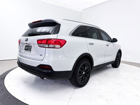 Used 2018 Kia Sorento LX image 18
