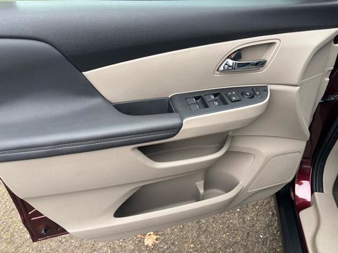 Used 2016 Honda Odyssey EX-L image 17