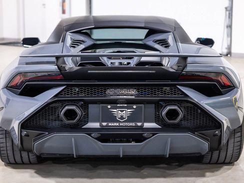 Used 2023 Lamborghini Huracan Tecnica image 8