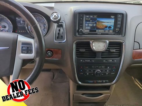 Used 2015 Chrysler Town & Country Touring-L w/ Driver Convenience Group image 19