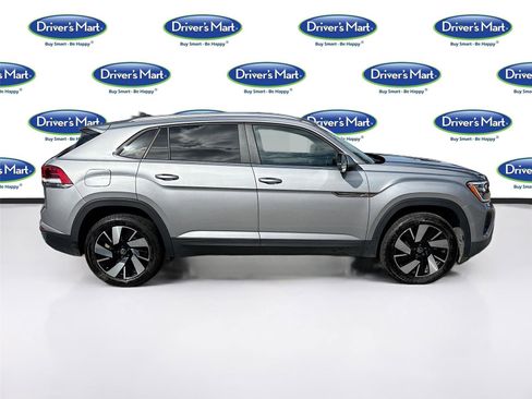 Used 2025 Volkswagen Atlas Cross Sport SE image 8