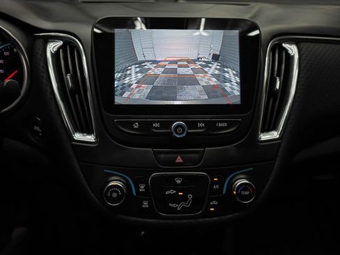Used 2017 Chevrolet Malibu LT FWD image 26