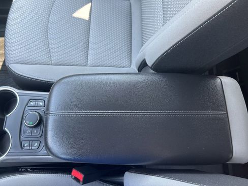 Used 2022 GMC Terrain SLE w/ Driver Convenience Package FWD image 41