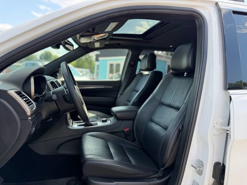 Used 2017 Jeep Grand Cherokee Limited AWD/4WD image 10