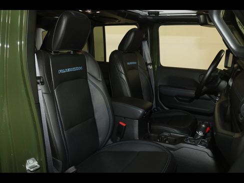 Used 2023 Jeep Wrangler Unlimited Rubicon 4xe w/ Cold Weather Group AWD/4WD image 29