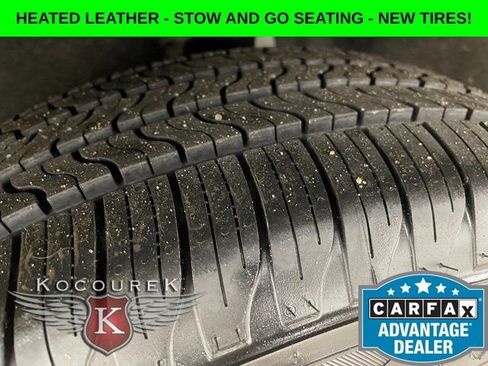 Used 2024 Chrysler Pacifica Touring-L FWD image 8