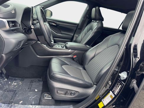 Used 2021 Toyota Highlander XSE image 13