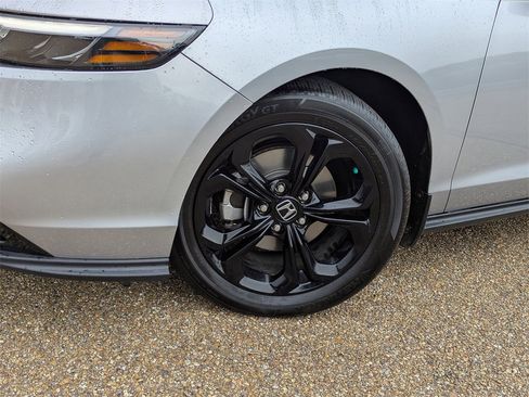 Certified 2025 Honda Accord SE image 9