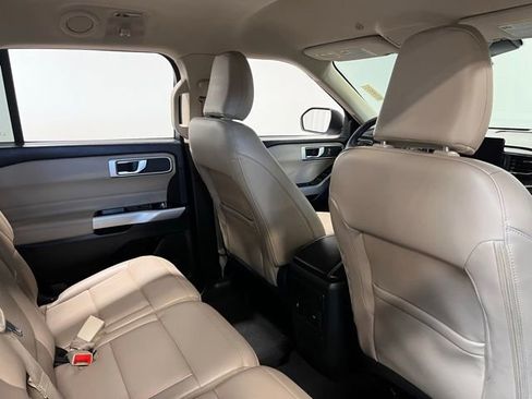 Used 2023 Ford Explorer XLT w/ Equipment Group 202A image 14